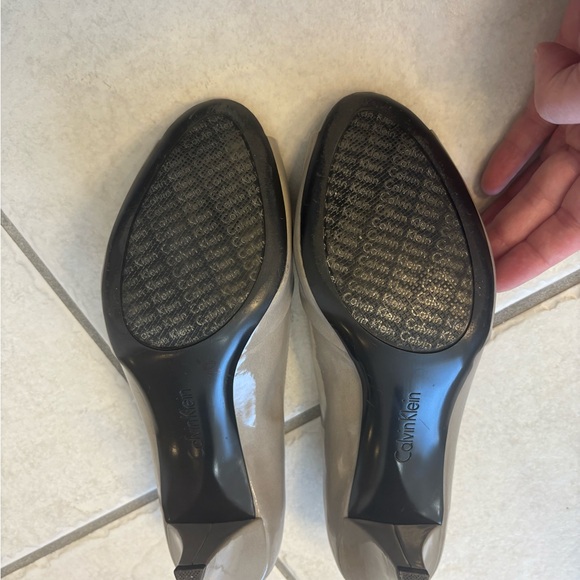 Calvin Klein Women's Elegant Gray Peep Toe Heels - Picture 6 of 7